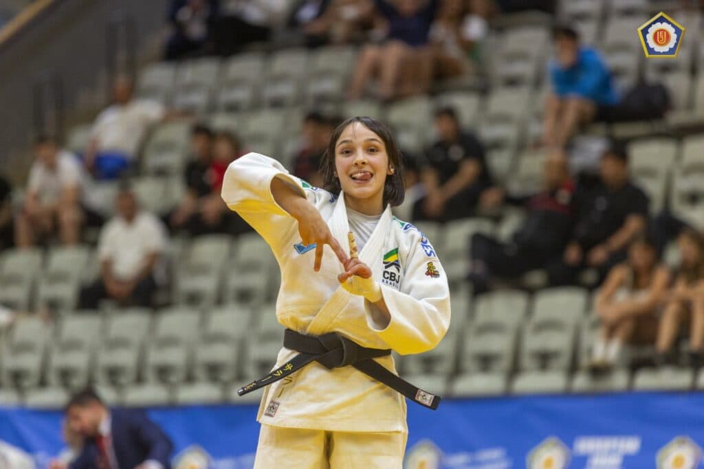 Sarah é ouro e base gaúcha leva três medalhas em torneio júnior de Praga
