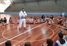 Sensei Christian Alderete palestra sobre judô escolar