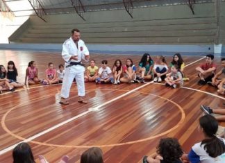 Sensei Christian Alderete palestra sobre judô escolar