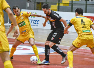Praia Clube vence o Blumenau fora de casa