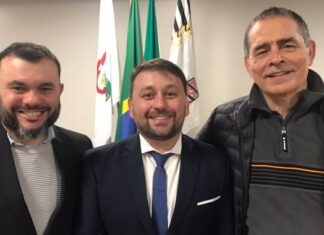 João Derly recebe título de cidadão emérito de Porto Alegre