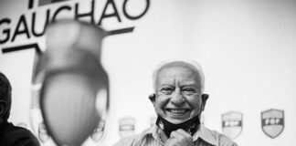 Nota de pesar: Edir de Quadros