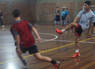 Equipe Sub-20 da UFSM entra em quadra