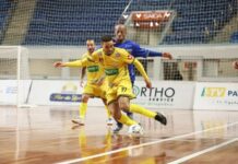 Praia Clube vence São José fora de casa